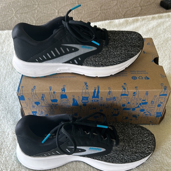 Woman's running shoe. Worn 1 time. - Picture 3 of 3